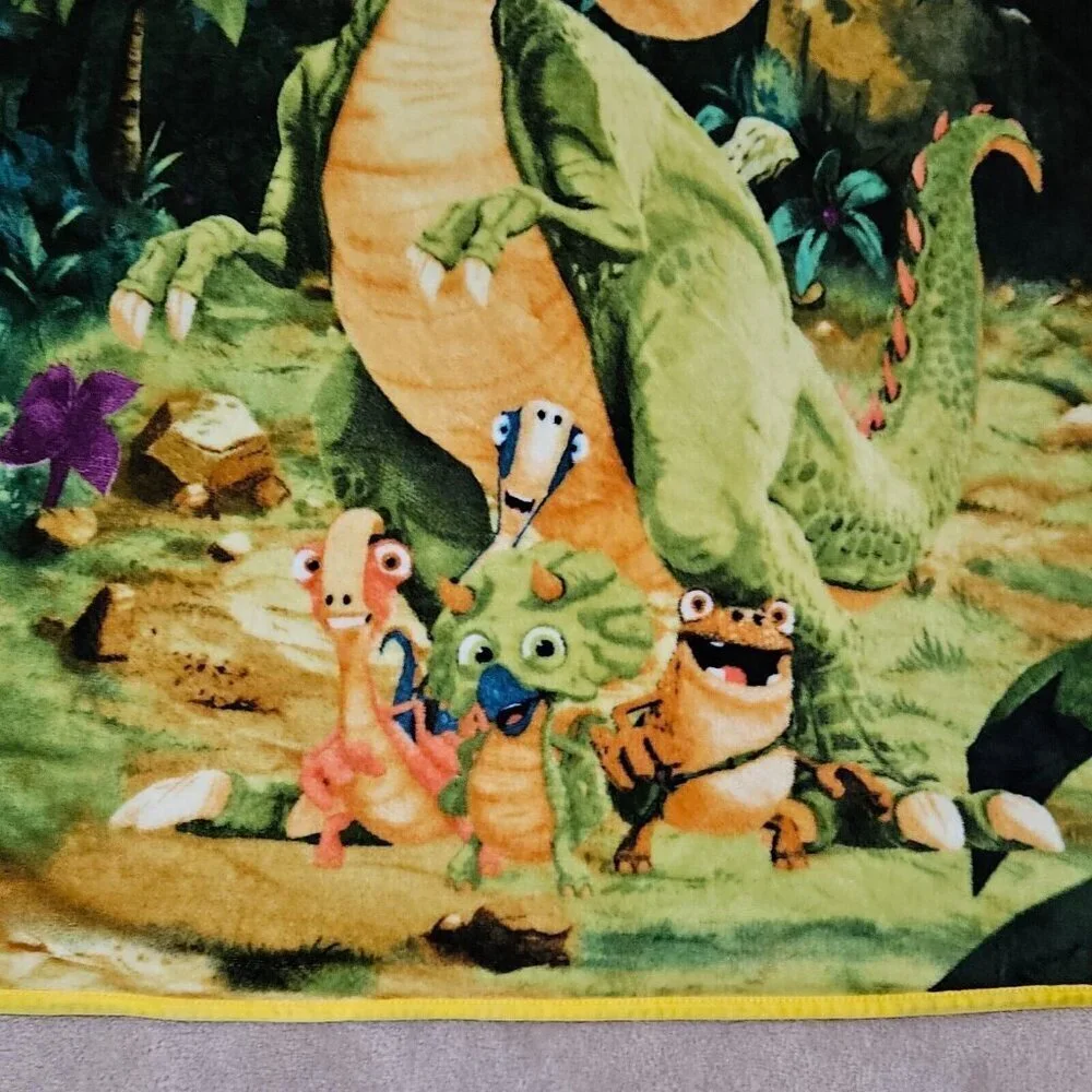 Gigantosaurus Fleece Blanket Throw 40x50 Disney 2020 Giganto Rocky Tiny Mazu